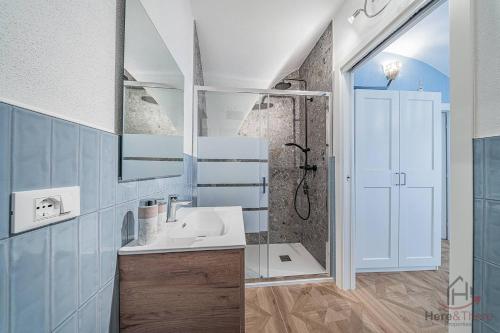 a bathroom with a sink and a shower at Borgo castello - trekking point - 8 min Sea - AC in Loano