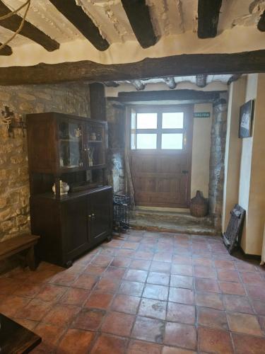 a room with a wooden door and a tiled floor at Casa de la Gallega in Bargota