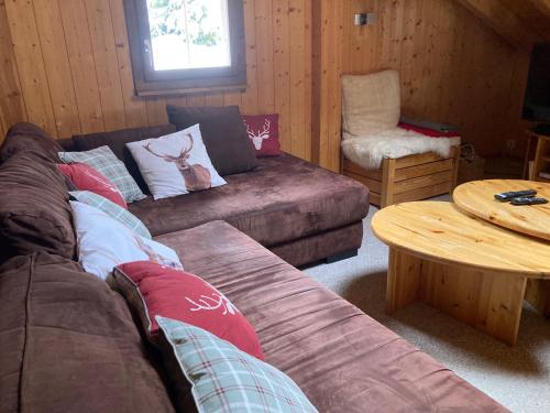 Chalet with stunning views, ideally located, deer nearby, ideal for families, not suitable for groups