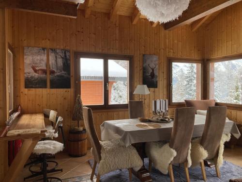 Chalet with stunning views, ideally located, deer nearby, ideal for families, not suitable for groups