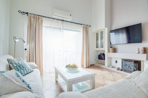 Duplex Apt with Pool, Unoverlooked Private Balcony, Wi-Fi & AC