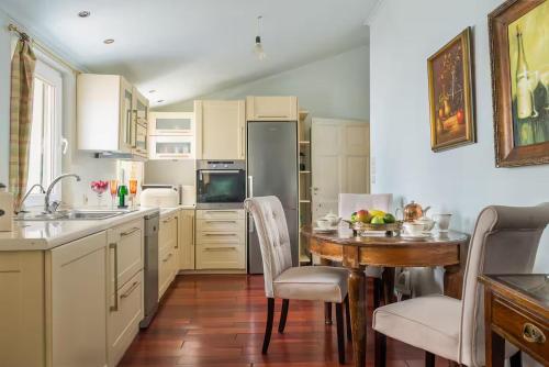 Liston Town House