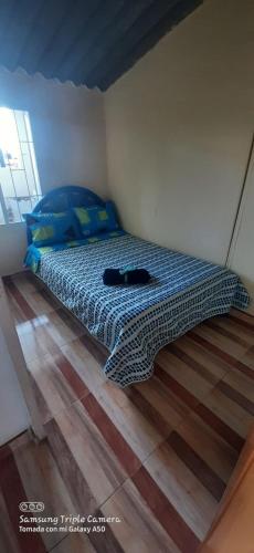 เตียงในห้องที่ Cachipay panche