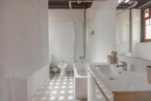 City Center Terrace Apartment by Vacationy