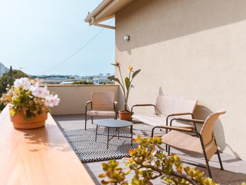 a patio with chairs and a table on a balcony at Azurara Guesthouse in Azurara