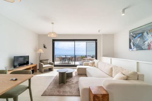 Modern Townhouse with Sea Views