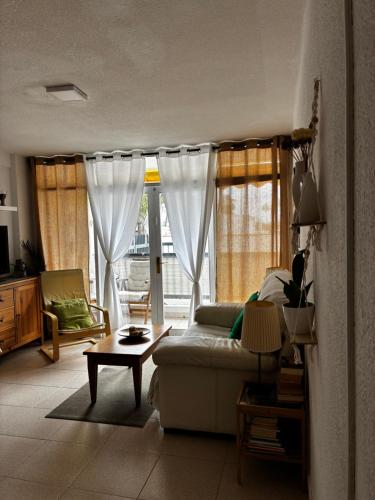 Playa de Las Américas Apto cerca de la playa, con piscina y parking