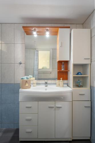 Spacious and Bright Kos Home