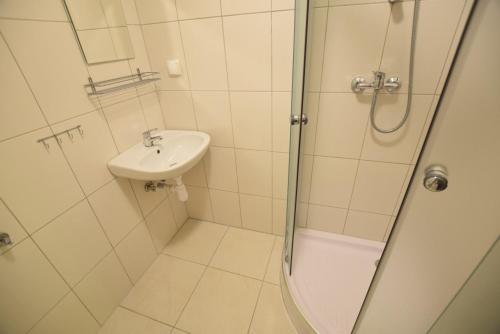 a bathroom with a sink and a shower at Pokoje Gościnne Brynkus in Białka Tatrzańska