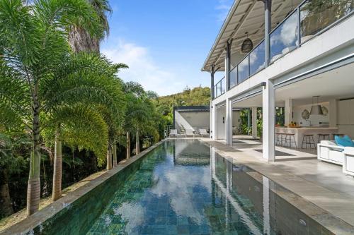 Piscina a Villa Karibu o a prop