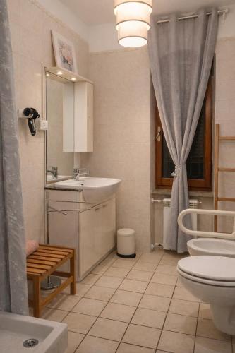 a bathroom with a sink and a toilet at Ai Canarbin - colline di Lerici in Lerici