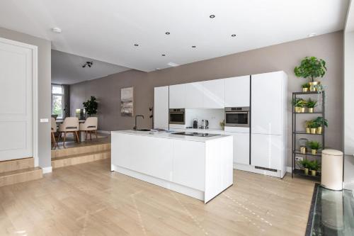 Gallery image of Spacious Blijdorp Home with3 Double Beds in Rotterdam