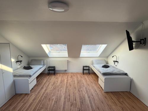 a attic room with two beds and a skylight at Wohnung in Kirchheim in Kirchheim unter Teck