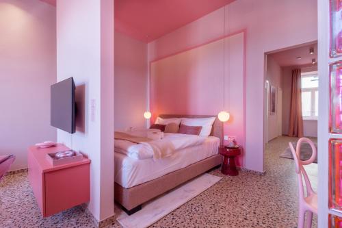 josef's home l Pink Paradise Apartment