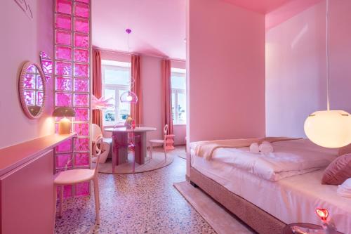 josef's home l Pink Paradise Apartment