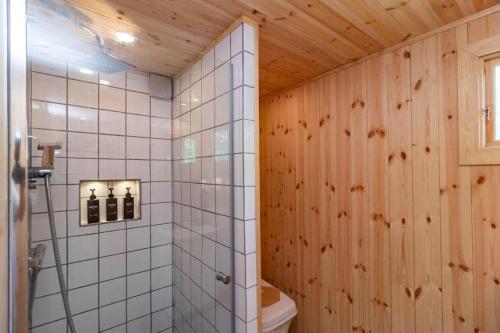 a bathroom with a shower and a toilet in it at VMA945-Koeping-Avhulta-Gard-1 in Köping