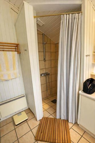 a bathroom with a shower with a shower curtain at AE321-Aeroskobing-Borgnaesvej-7 in Ærøskøbing