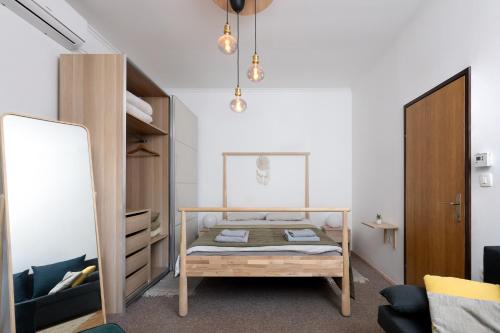 Charming Courtyard Apartmet