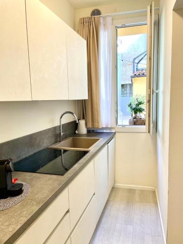 a kitchen with a sink and a window at Residenza SubitoSanto - Appartamento 1G "Antenore" in Padova