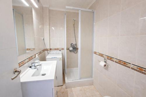 Apartment Sea View in Rincon de Loix- free parking, pool, Wi-Fi, new air conditioning