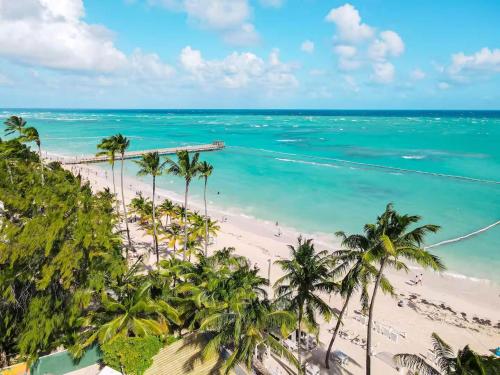 High-end 2BR w/Private Pool + BBQ + Steps to Beach