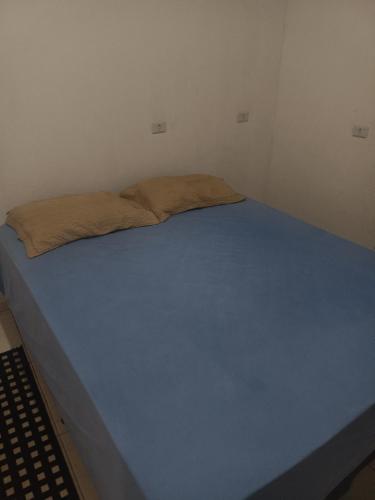 a bed with a blue mattress in a room at Recanto Família lima e Silva in Garanhuns