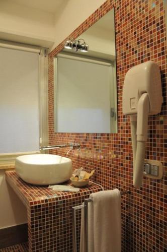 Ein Badezimmer in der Unterkunft I Rocchi Hotel