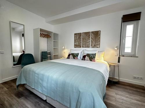 Charming and Modern apt with balcony 2 min Old Town