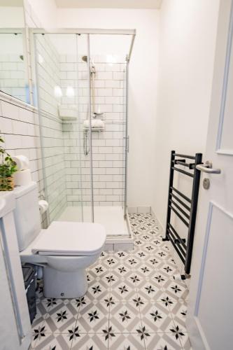 Foto Superb Studio With Marina Views- WiFi Included 3