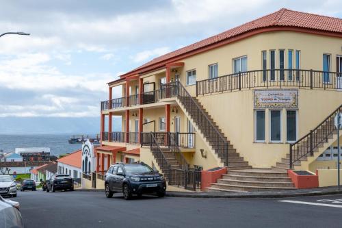 a building with stairs on the side of a street at Apartamentos do Triângulo in Velas