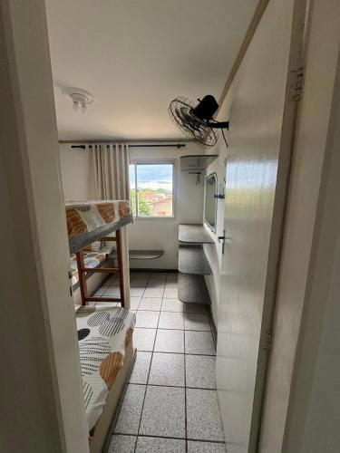 a small room with a kitchen with a stairway at Apartamento Castelhanos ES in Anchieta