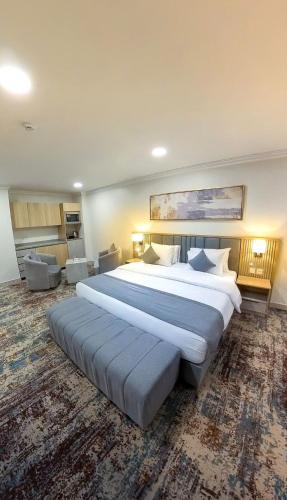 a large hotel room with a large bed in it at فيوبارك 2للشقق المخدومة درجةاقتصادية in Al Ahsa