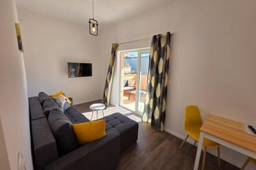 Apartments with parking space Trogir - 25305