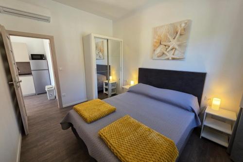 Apartments with parking space Trogir - 25305