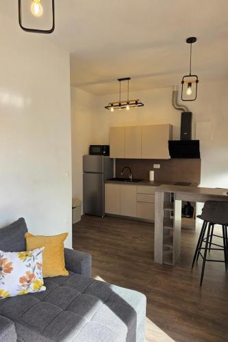 Apartments with parking space Trogir - 25305