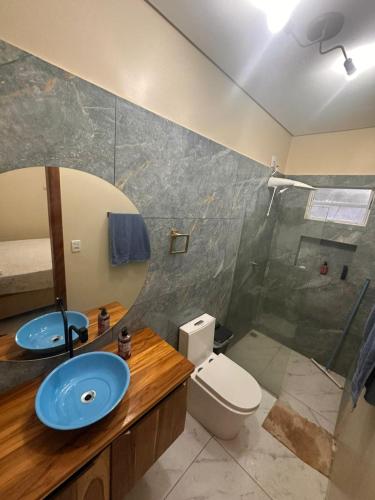 a bathroom with a sink and a toilet and a shower at Pousada Safari do Jaguar in Poconé