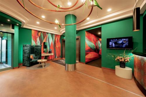 โทรทัศน์และ/หรือระบบความบันเทิงของ Rugs Hotel Augsburg, Trademark Collection by Wyndham