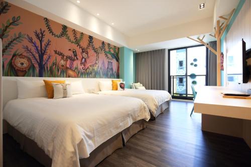two beds in a room with a painting on the wall at Hai Sheng Wei B&B in Dahan