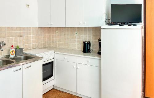 2 Bedroom Pet Friendly Apartment In Rab