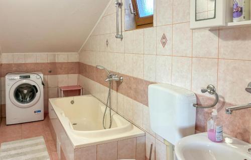 2 Bedroom Pet Friendly Apartment In Rab
