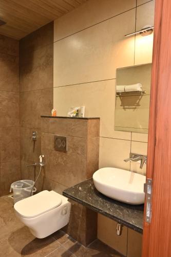 a bathroom with a white toilet and a sink at Hotel The Sabhyansh in Khātu