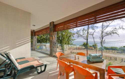 West Front One No 4 with SEAFRONT - LICENSED BY TOURISM AUTHORITY 14977 Flic en Flac Mauritius