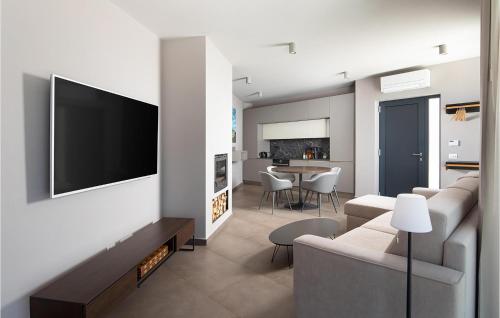 Gorgeous Home In Labin