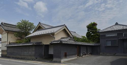 a row of houses with roofs on a street at Shirafuji in Suzaka
