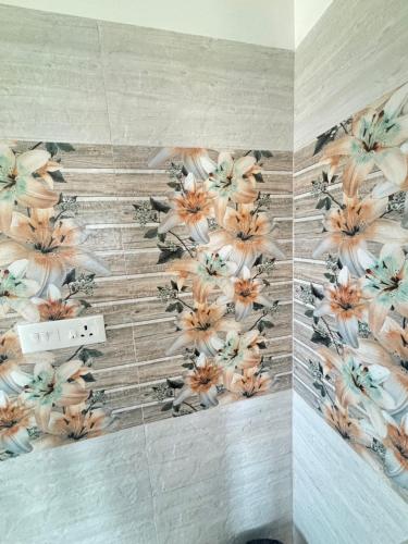 a wall mural of flowers on a wall in a bathroom at Bamboo in Kuilapayam