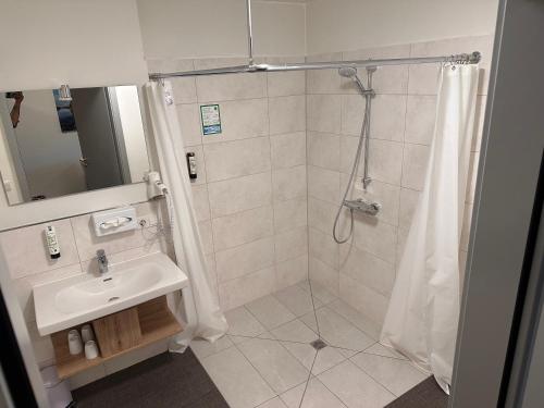 a bathroom with a shower and a sink at Hotel am Pferdemarkt in Aurich
