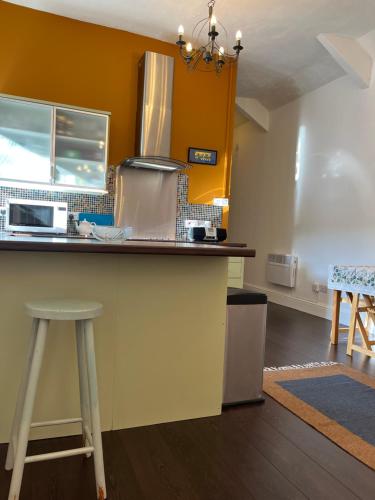 a kitchen with a counter and a counter top at Large town flat 2 minutes from Pembroke Castle in Pembroke
