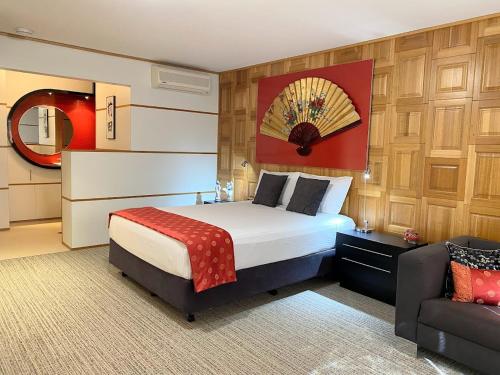 a hotel room with a bed and a couch at The Retreat at Froog Moore Park in Tamworth