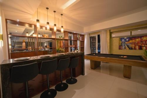 a bar with a billiard table and a pool table at Loft tipo Penthouse con terraza panorámica y mesa de billar in Monterrey