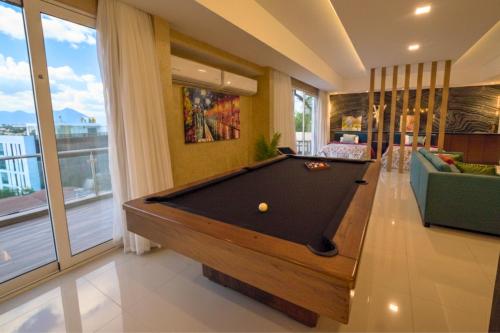 a billiard room with a pool table in a house at Loft tipo Penthouse con terraza panorámica y mesa de billar in Monterrey